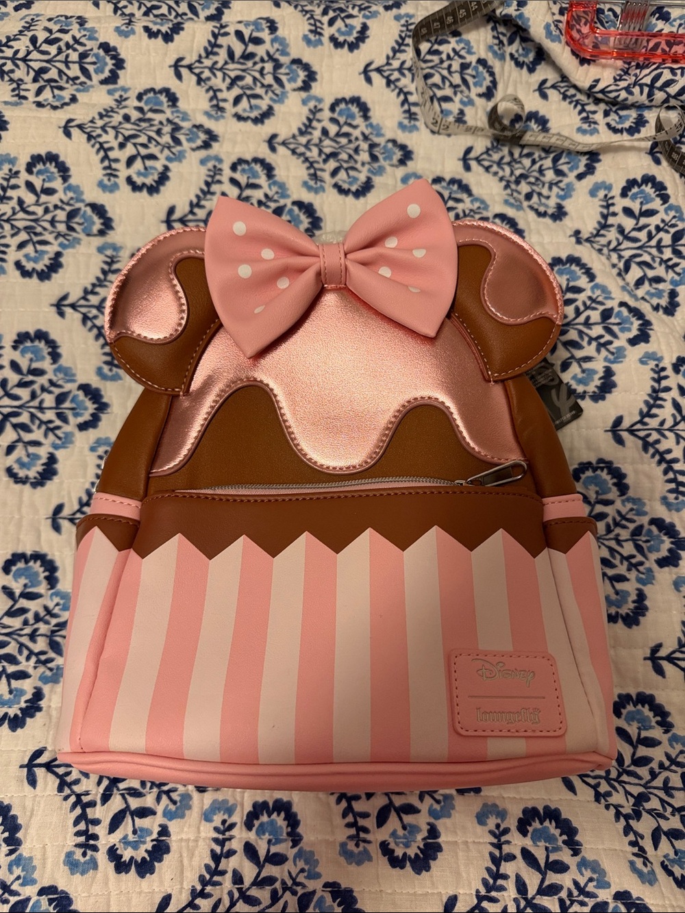 Disney loungefly Minnie Mouse ice cream backpack